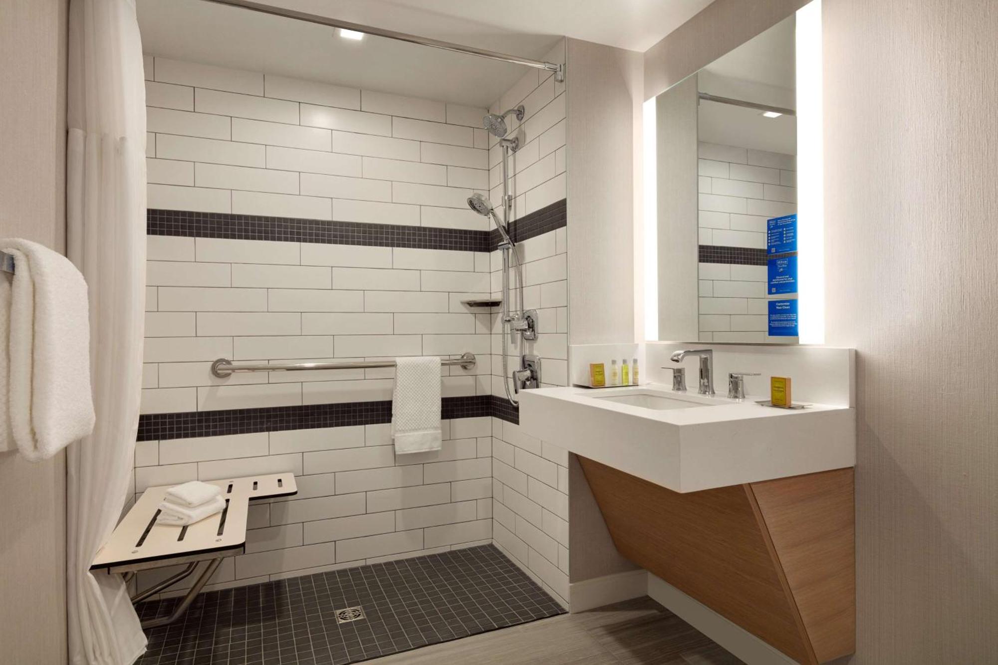 Doubletree By Hilton Canton Downtown Εξωτερικό φωτογραφία